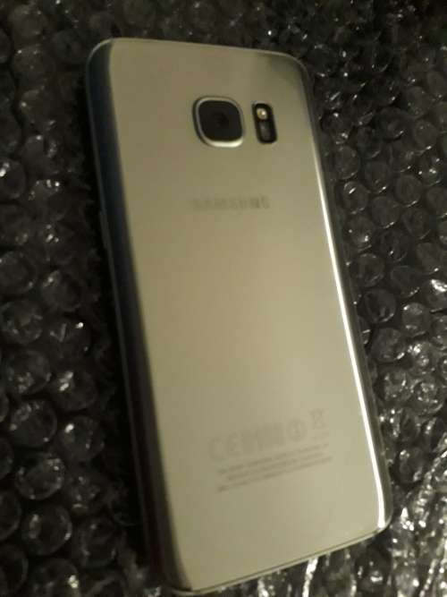 SAMSUNG S7 + SAMSUNG VR GEAR IN PRISTINE CONDITION #STUNNING